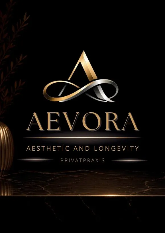 Praxis-Flyer für AEVORA – Ästhetik & Longevity · Privatpraxis, gestaltet von Fly & Froth